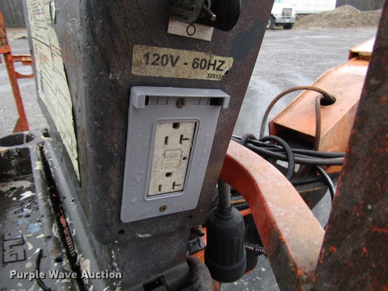 image for item DH8439 2007 JLG 800S boom lift