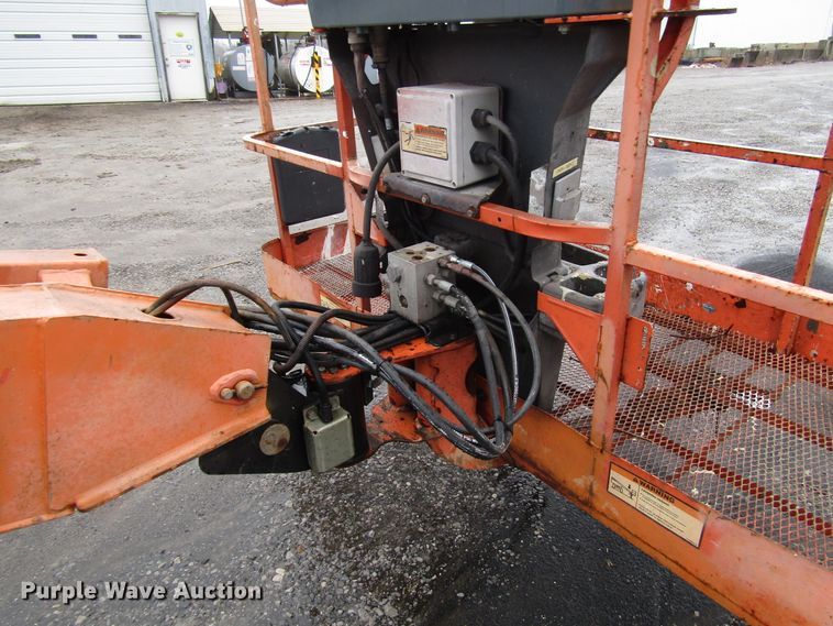 image for item DH8439 2007 JLG 800S boom lift