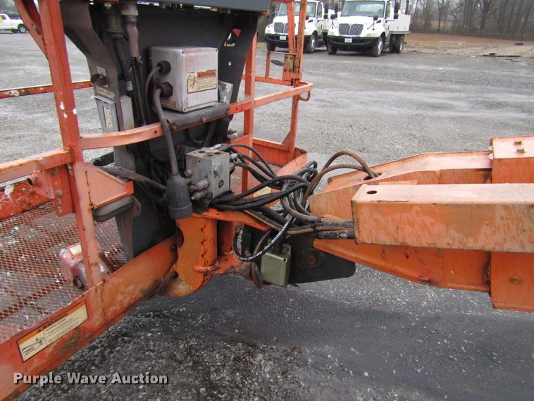image for item DH8439 2007 JLG 800S boom lift
