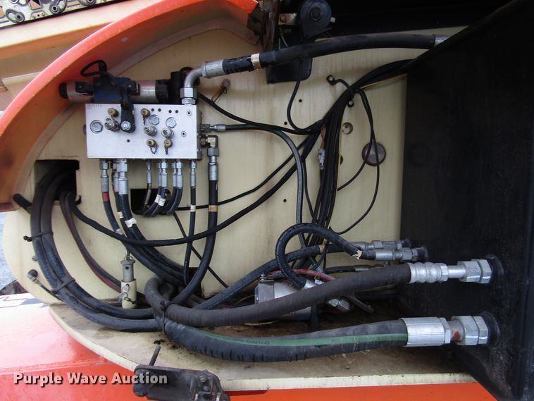 image for item DH8439 2007 JLG 800S boom lift