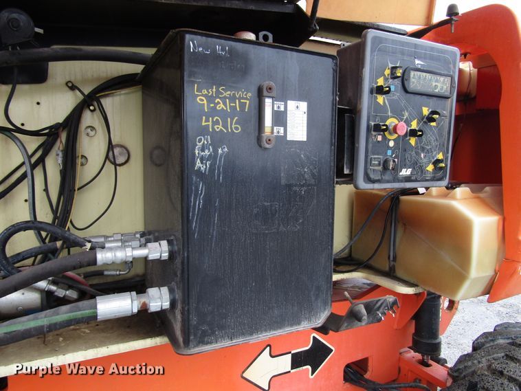 image for item DH8439 2007 JLG 800S boom lift