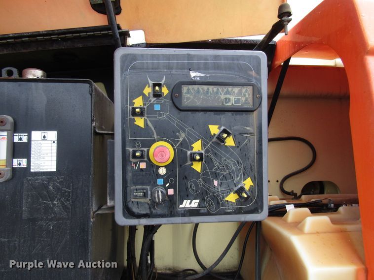 image for item DH8439 2007 JLG 800S boom lift