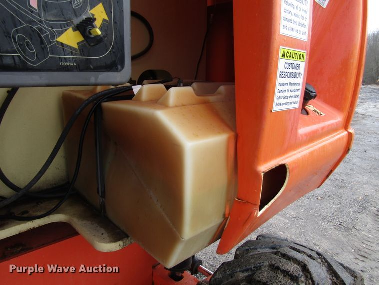 image for item DH8439 2007 JLG 800S boom lift