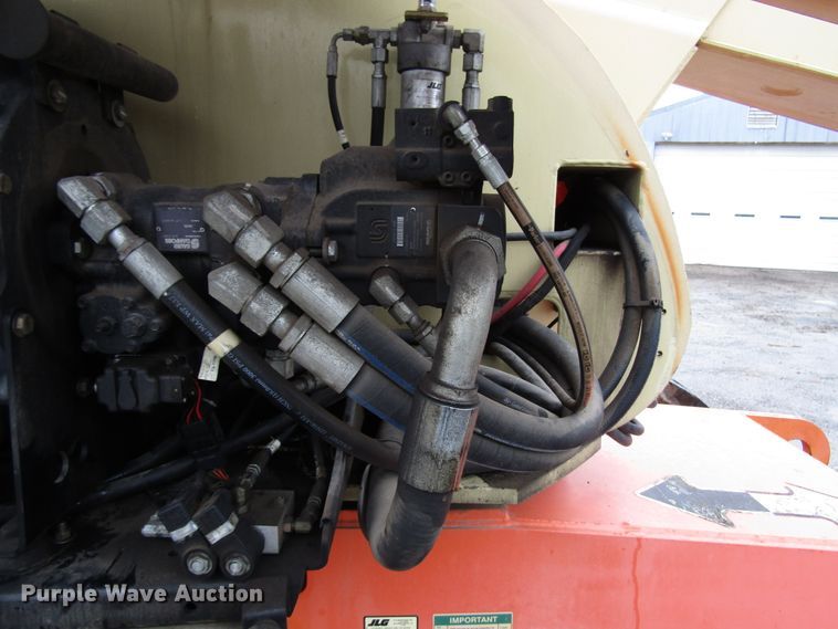 image for item DH8439 2007 JLG 800S boom lift