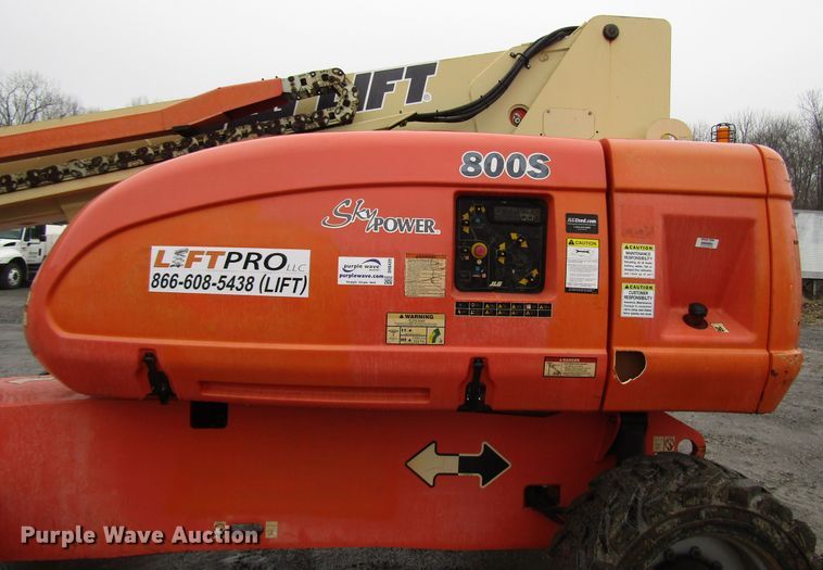 image for item DH8439 2007 JLG 800S boom lift