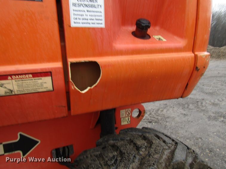 image for item DH8439 2007 JLG 800S boom lift