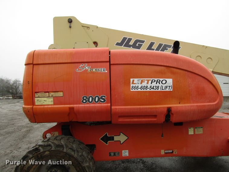 image for item DH8439 2007 JLG 800S boom lift