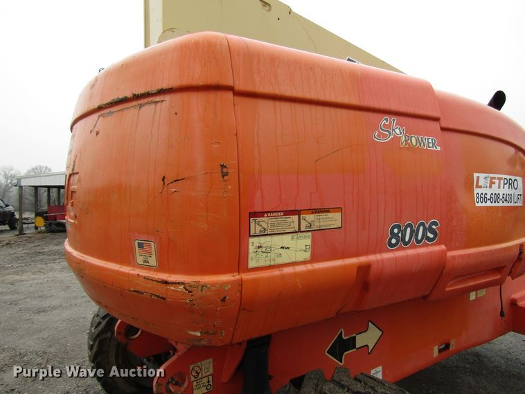 image for item DH8439 2007 JLG 800S boom lift