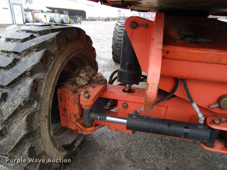 image for item DH8439 2007 JLG 800S boom lift