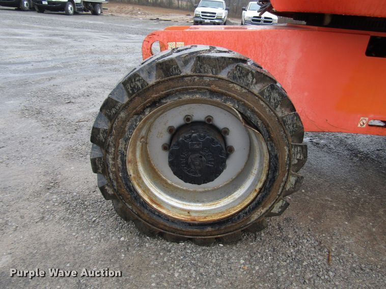 image for item DH8439 2007 JLG 800S boom lift