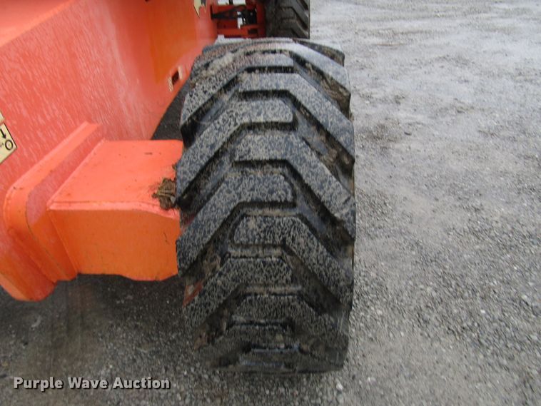 image for item DH8439 2007 JLG 800S boom lift