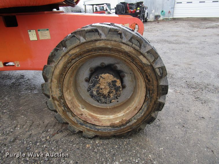 image for item DH8439 2007 JLG 800S boom lift