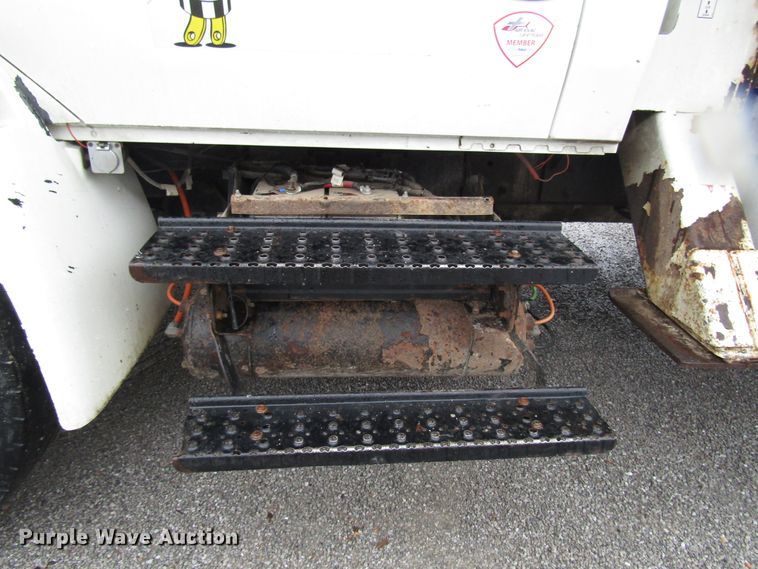 image for item DH8441 2008 International 4300 forestry bucket truck