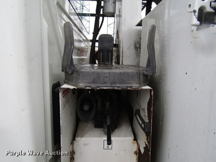 image for item DH8441 2008 International 4300 forestry bucket truck