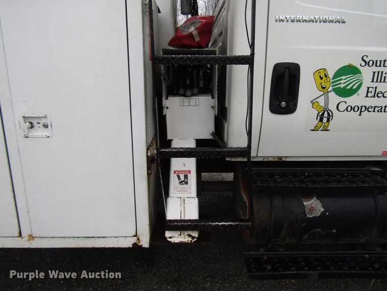 image for item DH8441 2008 International 4300 forestry bucket truck