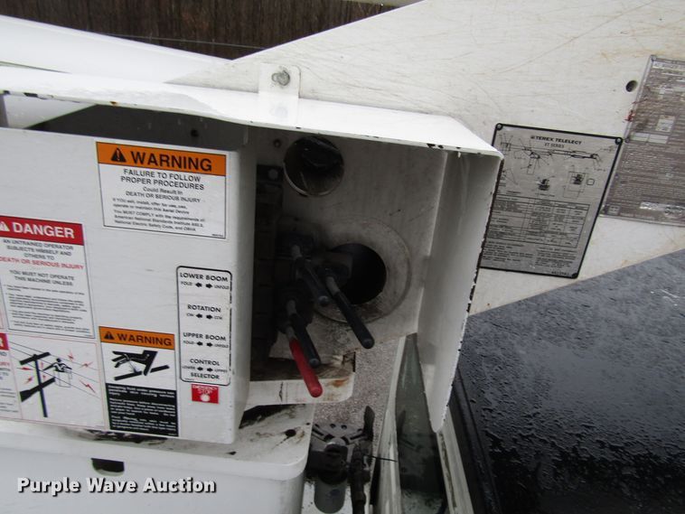 image for item DH8441 2008 International 4300 forestry bucket truck