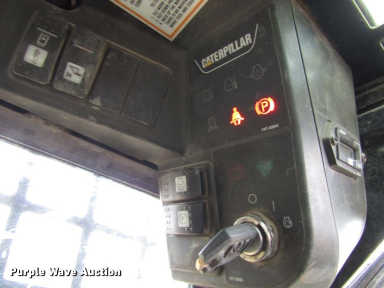 image for item DH8457 2003 Caterpillar 287 skid steer