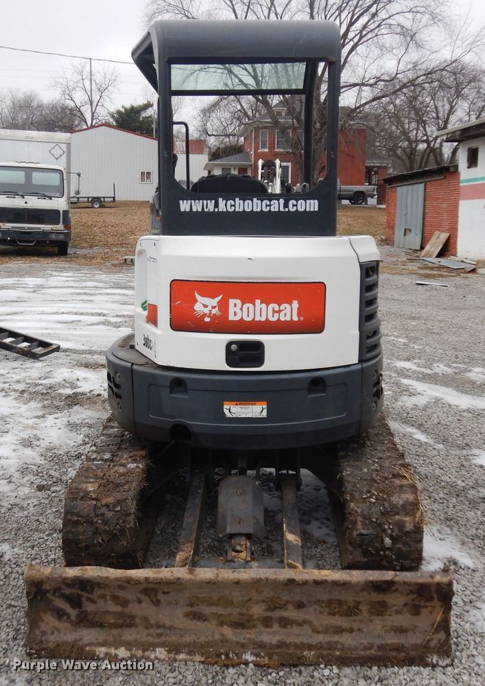 image for item ER9849 Bobcat E26 mini excavator