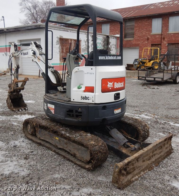 image for item ER9849 Bobcat E26 mini excavator