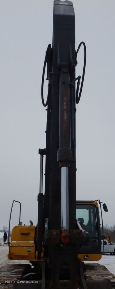 image for item FU9143 2007 John Deere 350D LC excavator