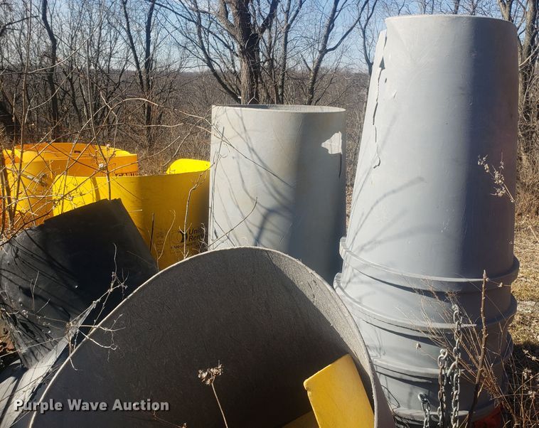 image for item GA9479 (33) trash chutes