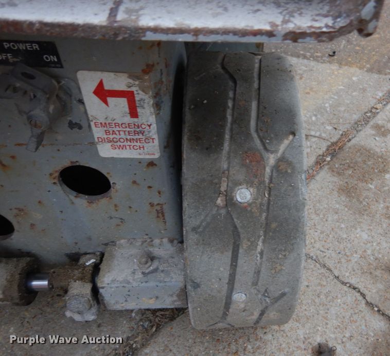 image for item GB9750 1996 Skyjack M3219 scissor lift