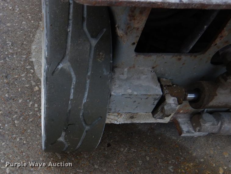 image for item GB9750 1996 Skyjack M3219 scissor lift