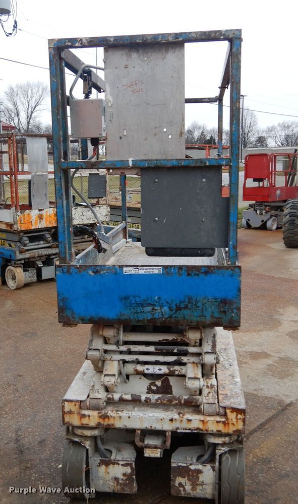 image for item GB9751 1997 Skyjack 3219 scissor lift