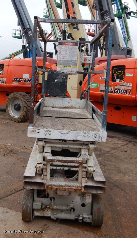 image for item GB9751 1997 Skyjack 3219 scissor lift