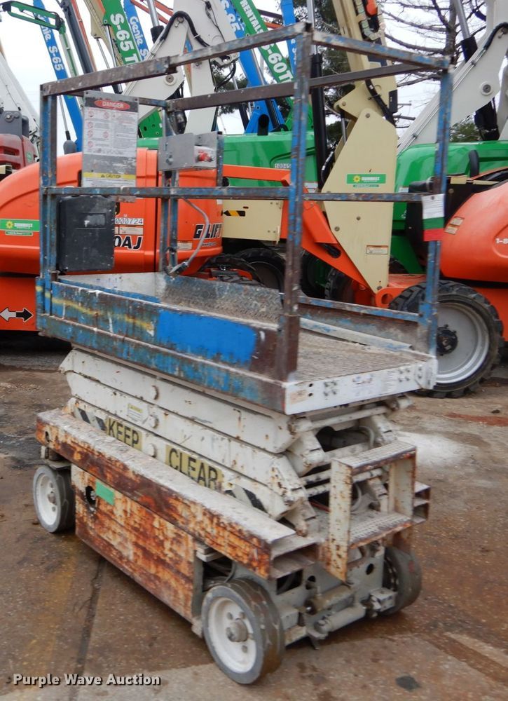 image for item GB9751 1997 Skyjack 3219 scissor lift