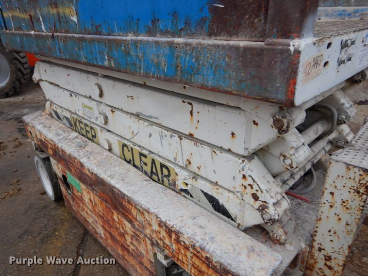 image for item GB9751 1997 Skyjack 3219 scissor lift