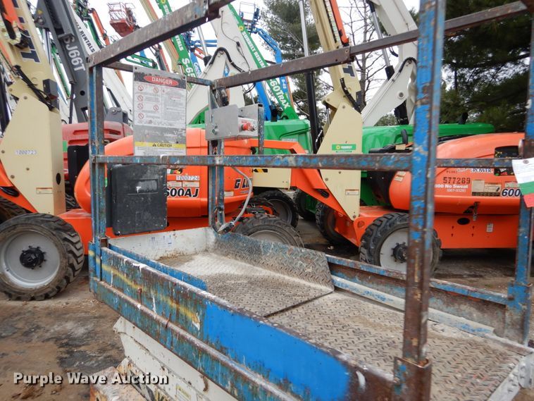 image for item GB9751 1997 Skyjack 3219 scissor lift