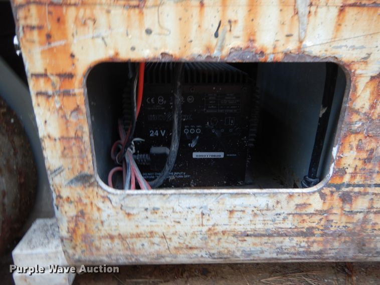 image for item GB9751 1997 Skyjack 3219 scissor lift