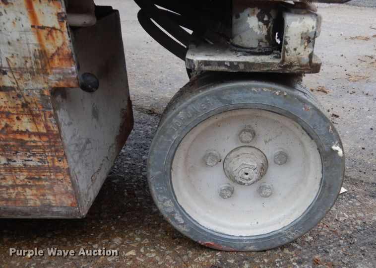 image for item GB9751 1997 Skyjack 3219 scissor lift