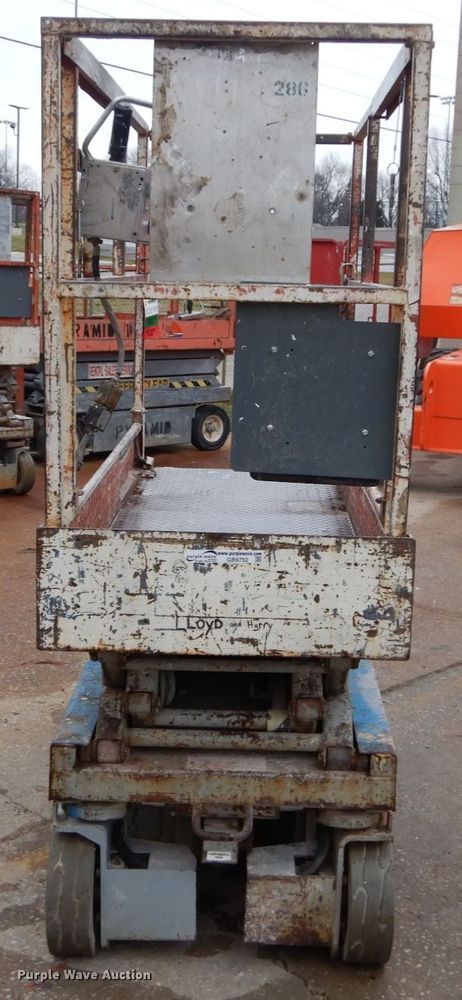 image for item GB9752 1993 Skyjack 3015 scissor lift
