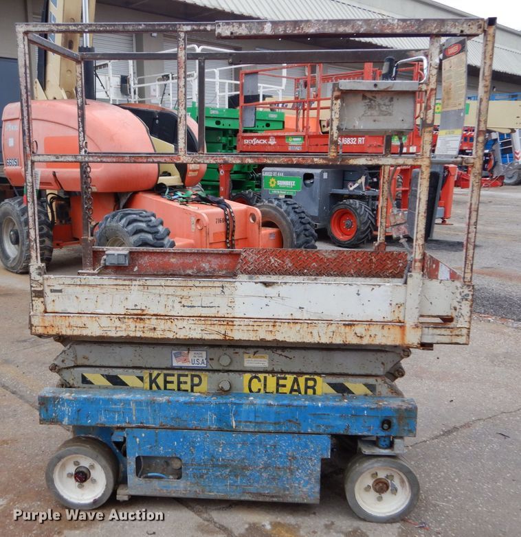 image for item GB9752 1993 Skyjack 3015 scissor lift