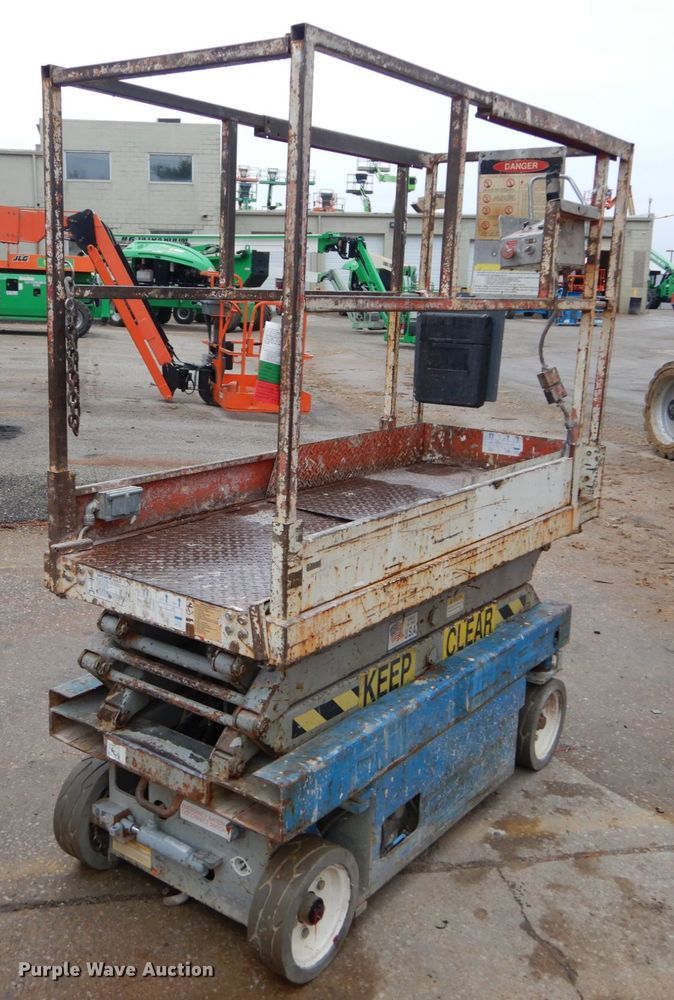 image for item GB9752 1993 Skyjack 3015 scissor lift