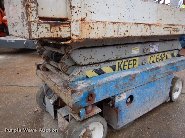 image for item GB9752 1993 Skyjack 3015 scissor lift