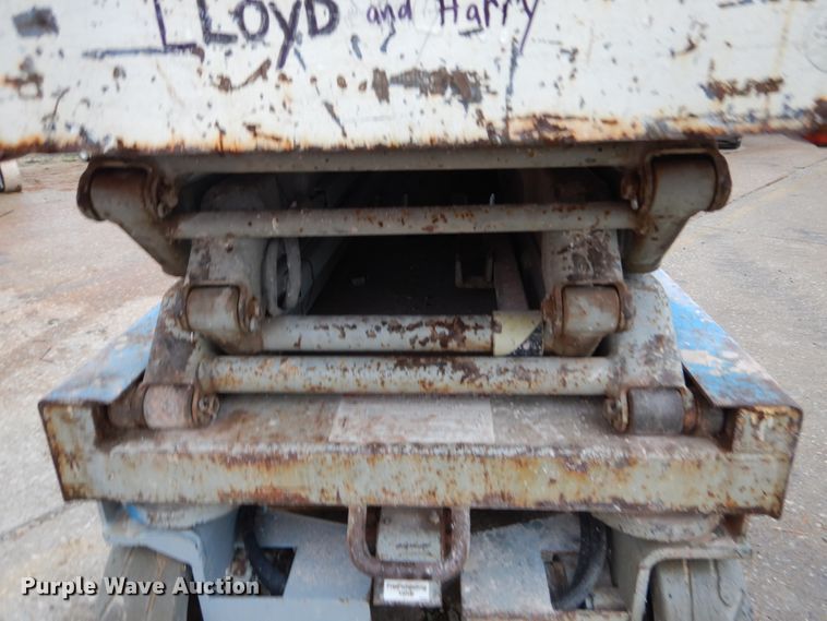 image for item GB9752 1993 Skyjack 3015 scissor lift