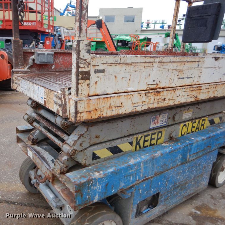 image for item GB9752 1993 Skyjack 3015 scissor lift