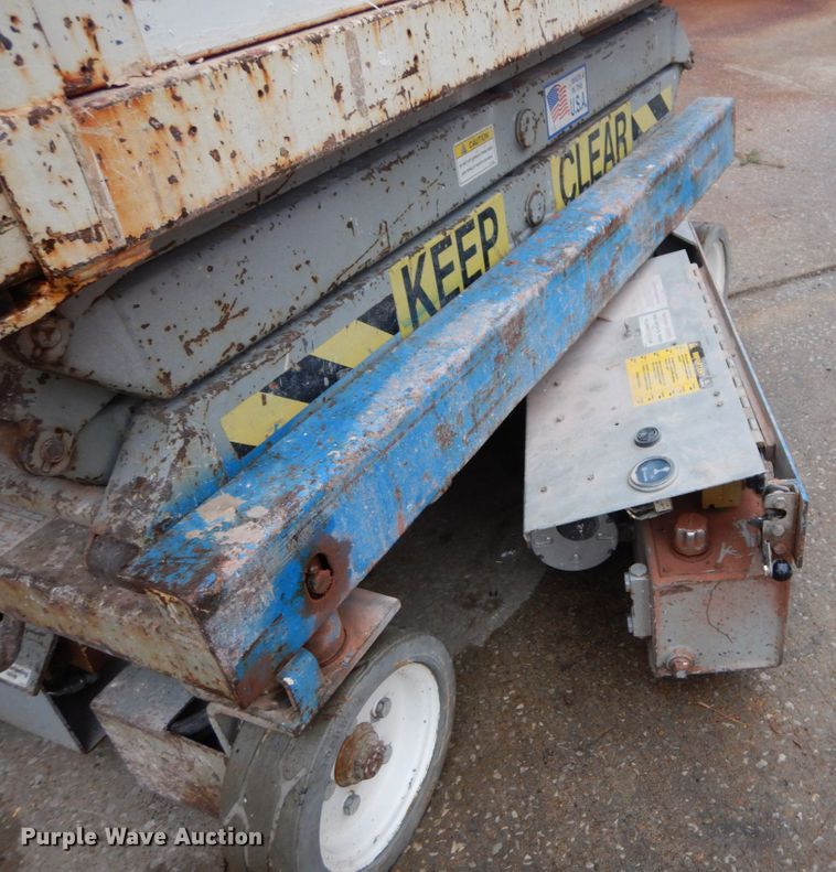 image for item GB9752 1993 Skyjack 3015 scissor lift