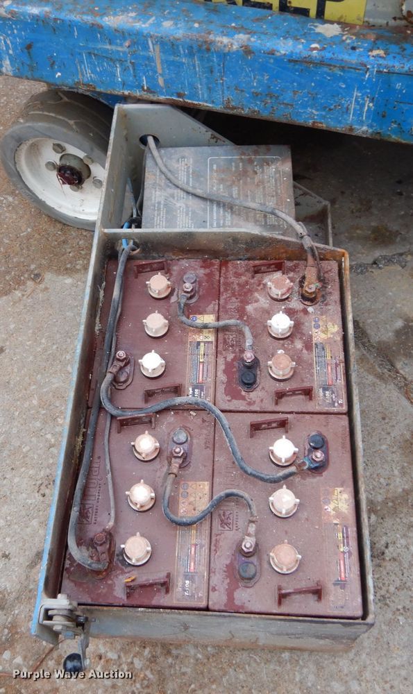 image for item GB9752 1993 Skyjack 3015 scissor lift