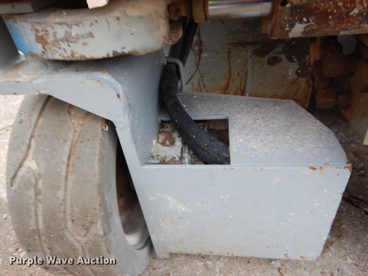 image for item GB9752 1993 Skyjack 3015 scissor lift