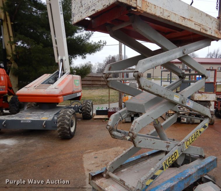 image for item GB9752 1993 Skyjack 3015 scissor lift