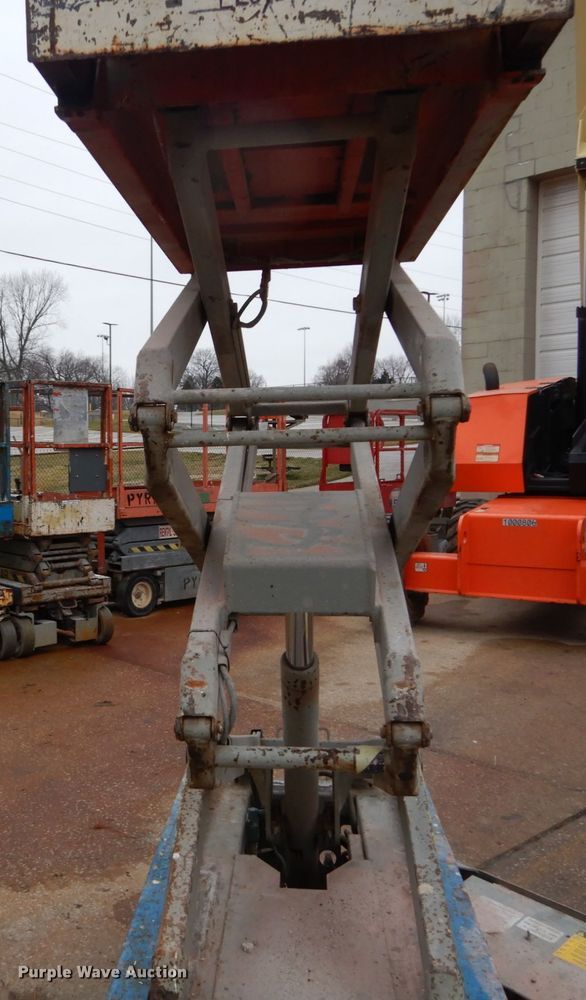 image for item GB9752 1993 Skyjack 3015 scissor lift