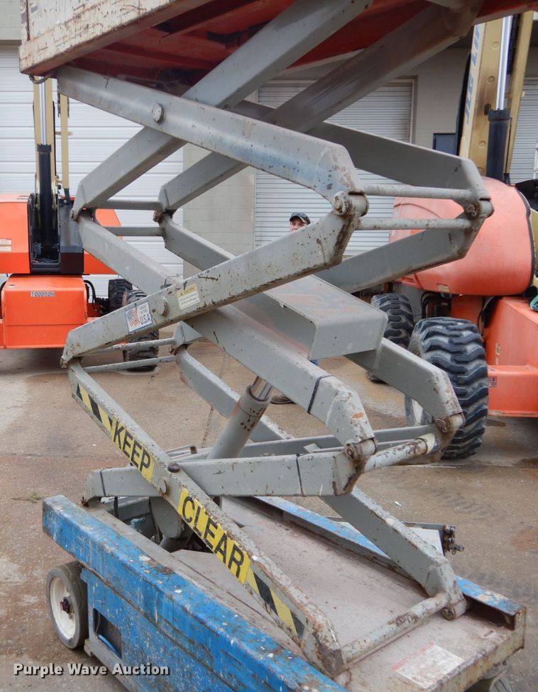 image for item GB9752 1993 Skyjack 3015 scissor lift