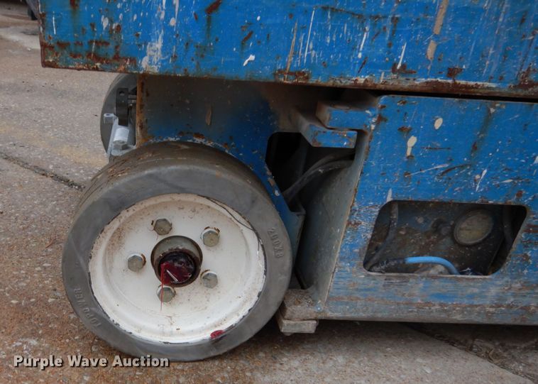 image for item GB9752 1993 Skyjack 3015 scissor lift