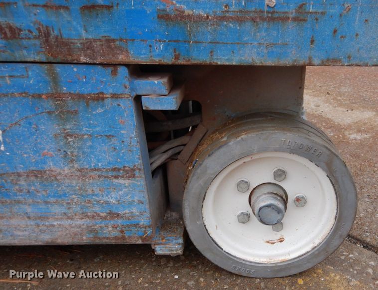 image for item GB9752 1993 Skyjack 3015 scissor lift