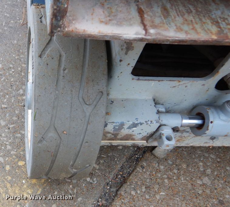 image for item GB9752 1993 Skyjack 3015 scissor lift