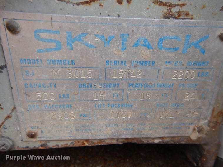 image for item GB9752 1993 Skyjack 3015 scissor lift